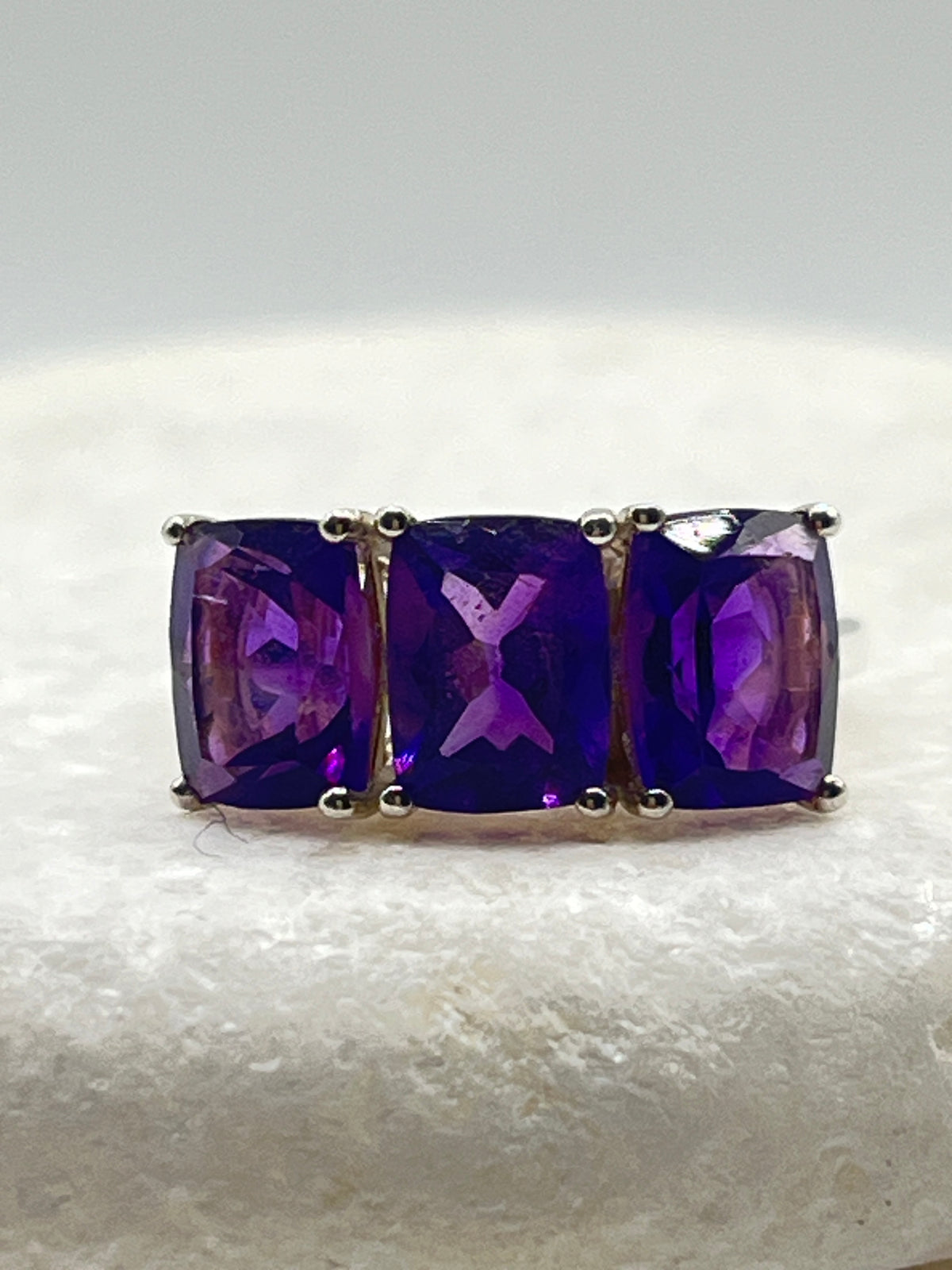 925 Sterling Silver Amethyst Trilogy Ring - Size O