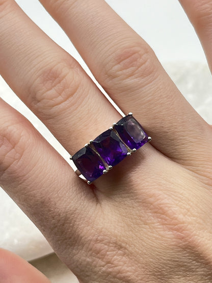 925 Sterling Silver Amethyst Trilogy Ring - Size O