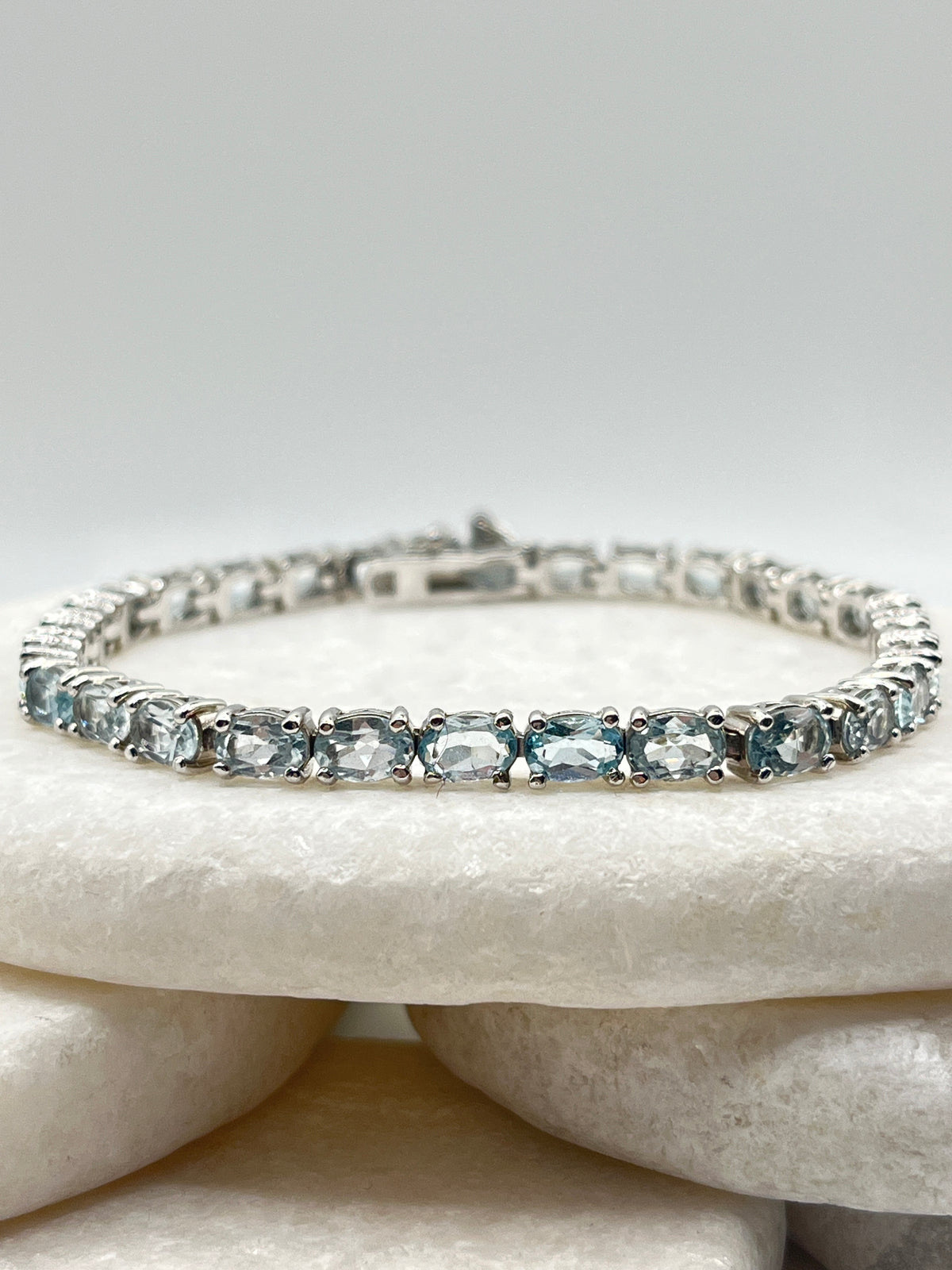 925 Sterling Silver Swiss Blue Topaz Bracelet - 20cm