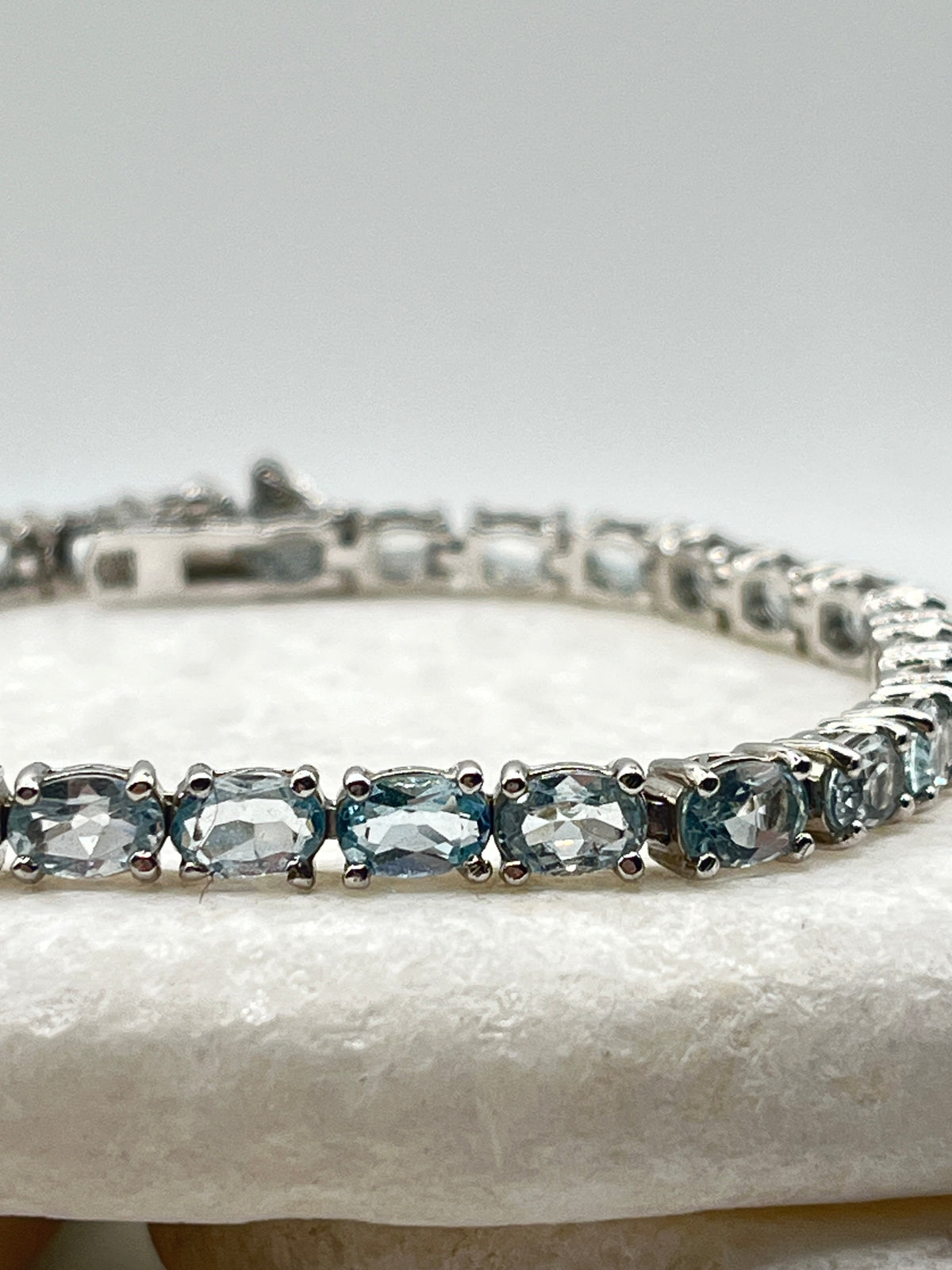 925 Sterling Silver Swiss Blue Topaz Bracelet - 20cm