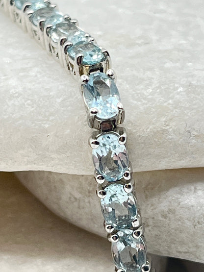 925 Sterling Silver Swiss Blue Topaz Bracelet - 20cm