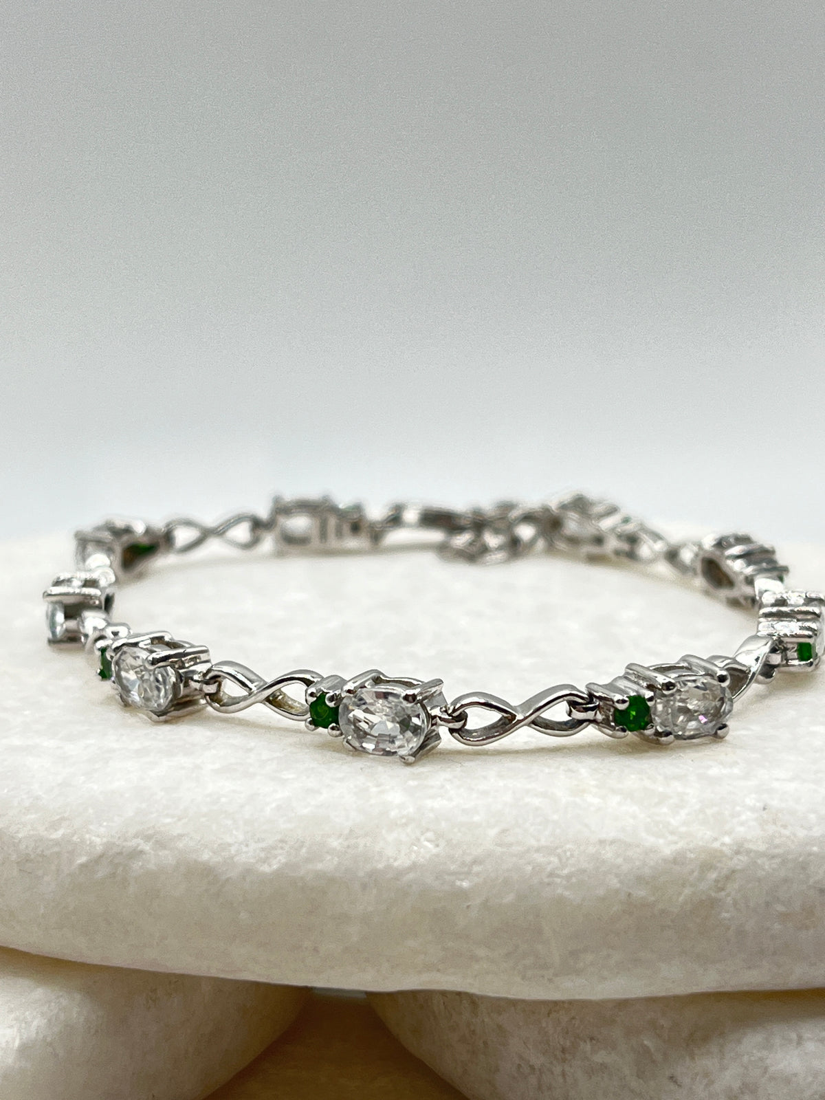 925 Sterling Silver Quartz And Chrome Diopside Bracelet - 20cm