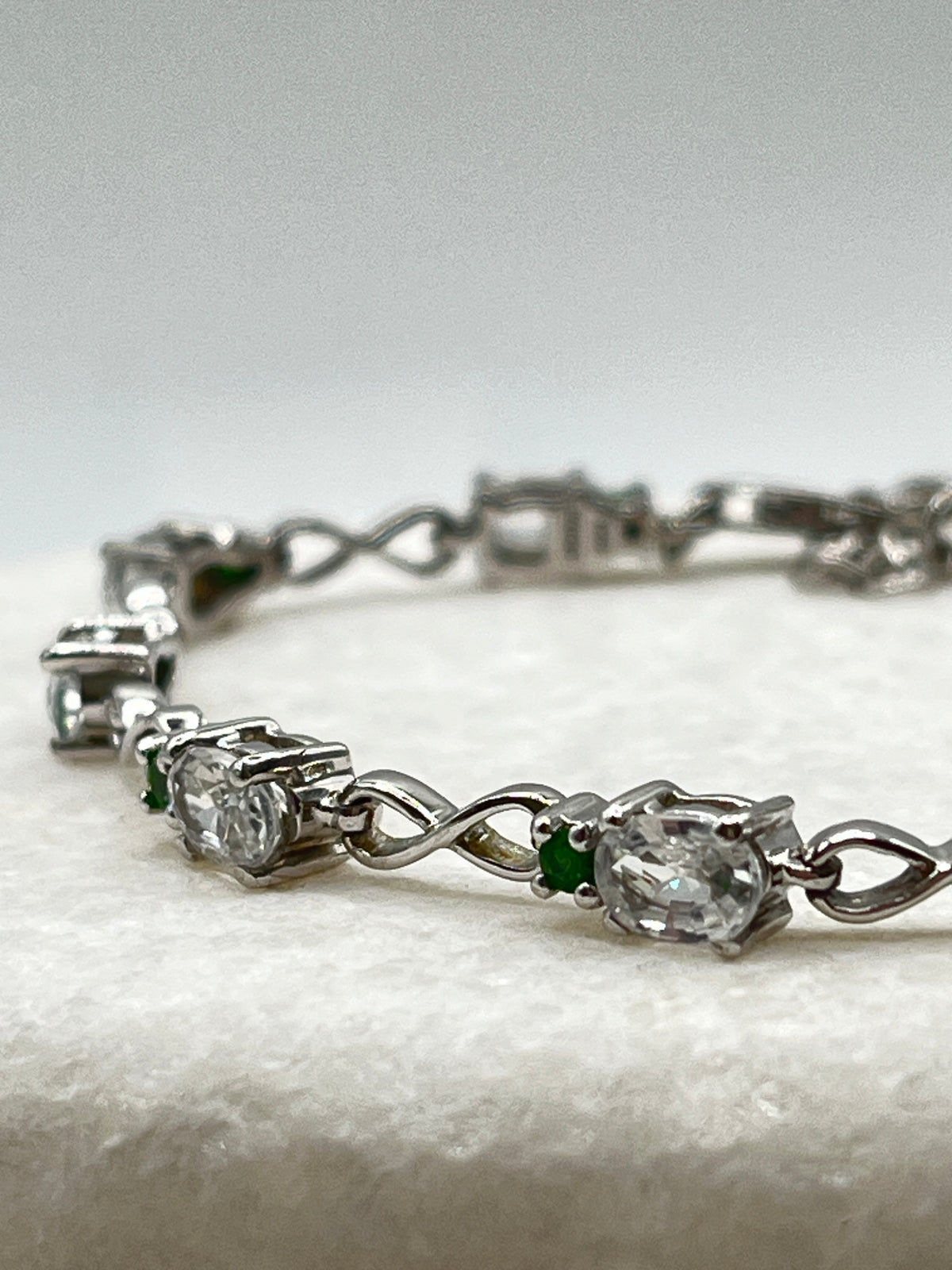 925 Sterling Silver Quartz And Chrome Diopside Bracelet - 20cm
