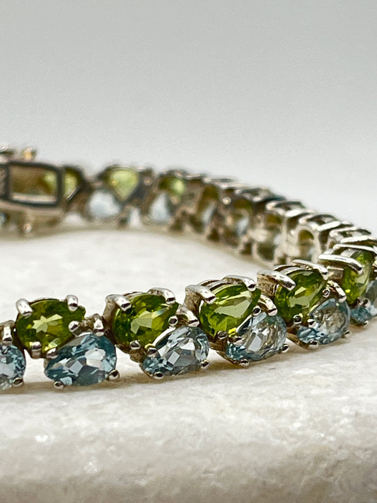 925 Sterling Silver Blue Topaz And Peridot Bracelet - 20cm