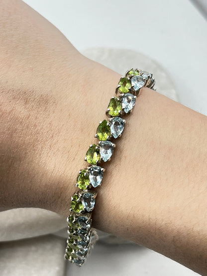 925 Sterling Silver Blue Topaz And Peridot Bracelet - 20cm