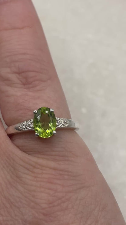 925 Sterling Silver Peridot Oval Gemstone Ring Size L